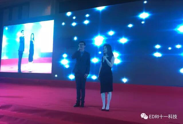 1496408718704437.jpg 朱晨源與徐璐同志進(jìn)行才藝展示.jpg