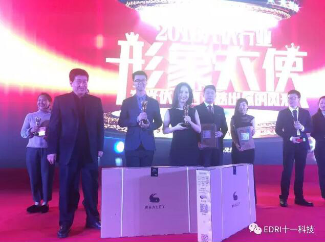 1496408782176211.jpg 朱晨源與徐璐同志上臺(tái)領(lǐng)獎(jiǎng).jpg